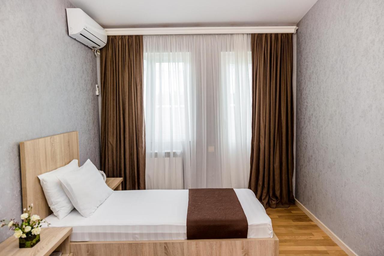 Dat Exx Apartments On Liberty Square Tbiliszi Kültér fotó